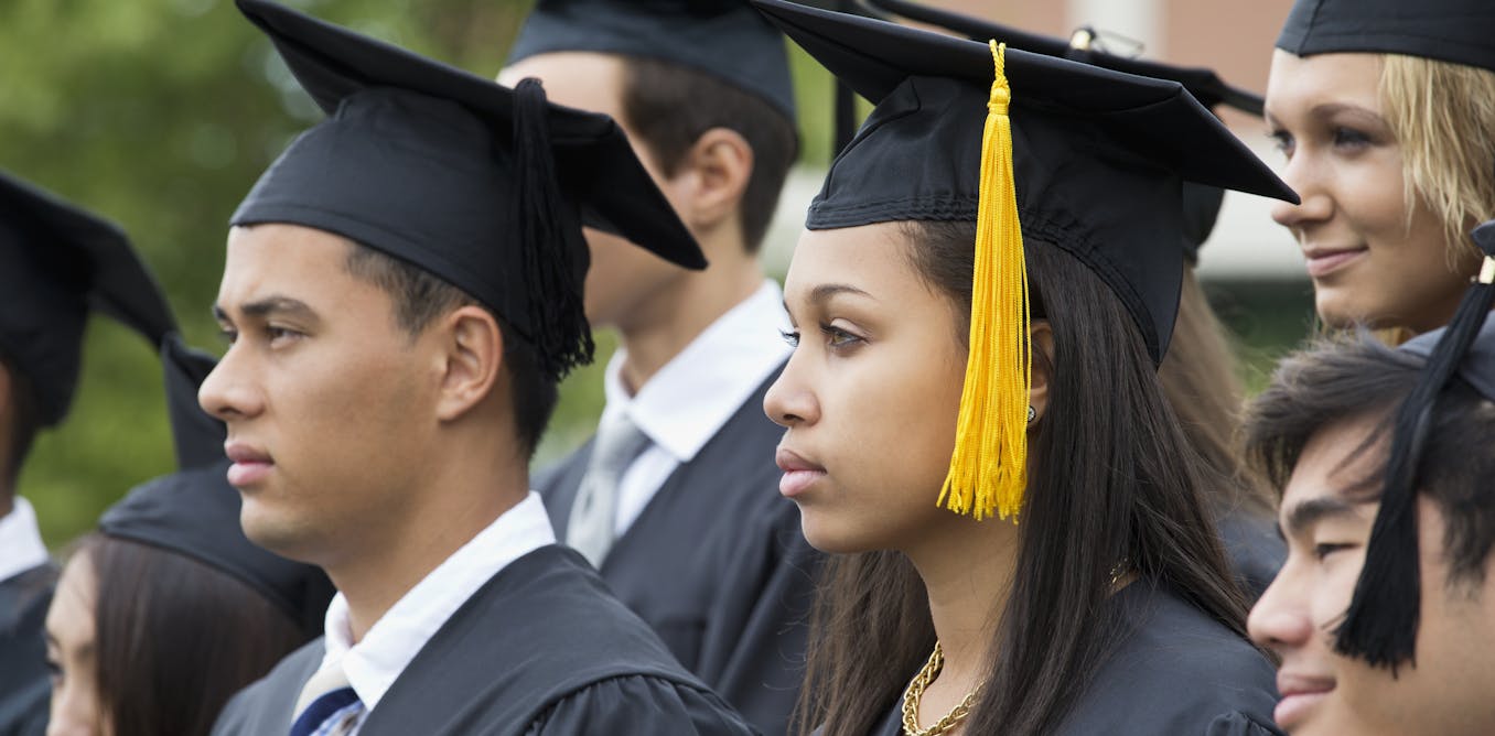 Las tasas de graduación de los estudiantes de bajos ingresos se retrasan mientras que la deuda de sus préstamos estudiantiles se dispara