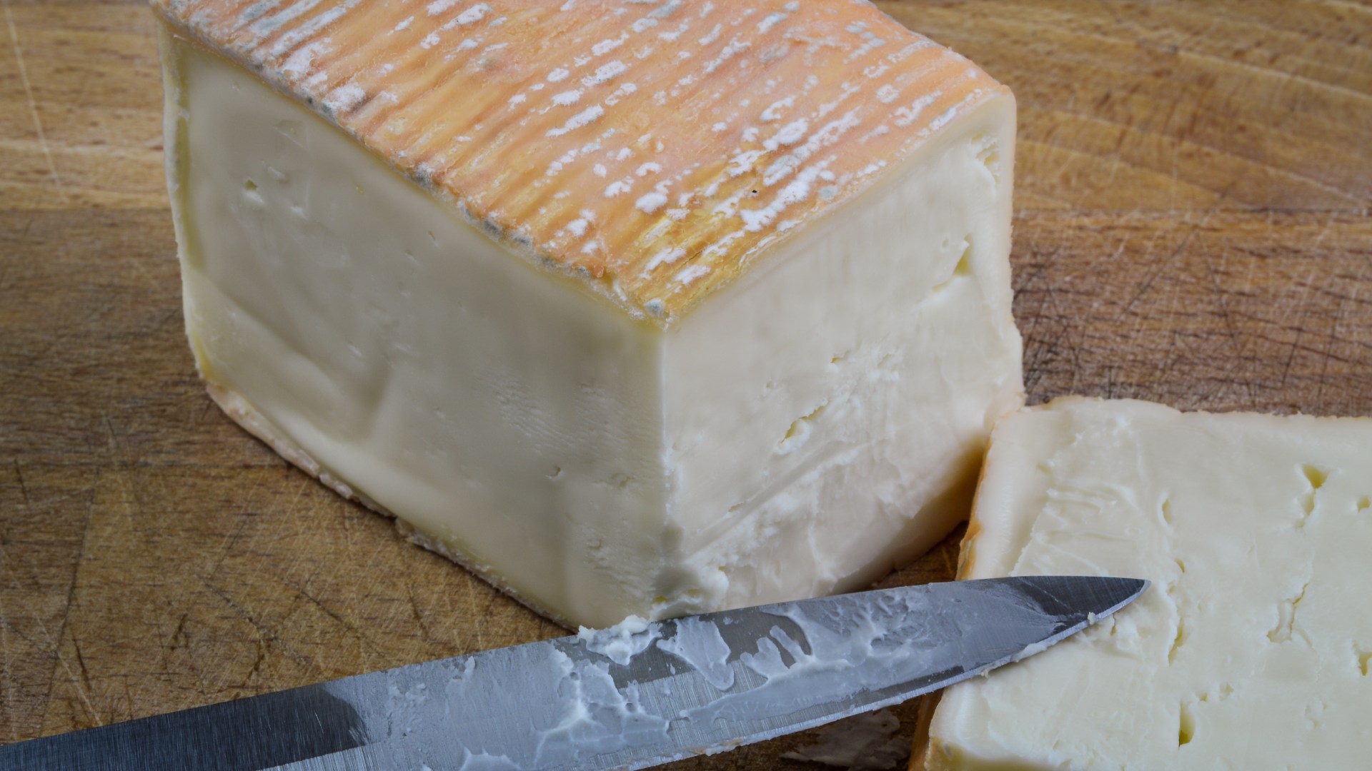 Teme que más queso esté contaminado con un insecto mortal después de que dos supermercados retiraran productos de los estantes