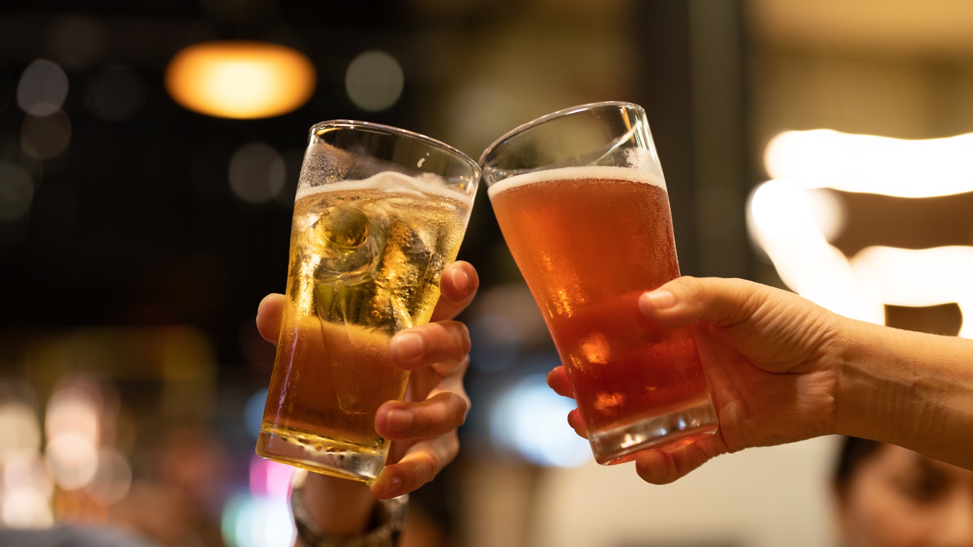 Se revela un cambio ‘sísmico’ en los hábitos de bebida a medida que el número de británicos que abandonan el alcohol se dispara a niveles récord