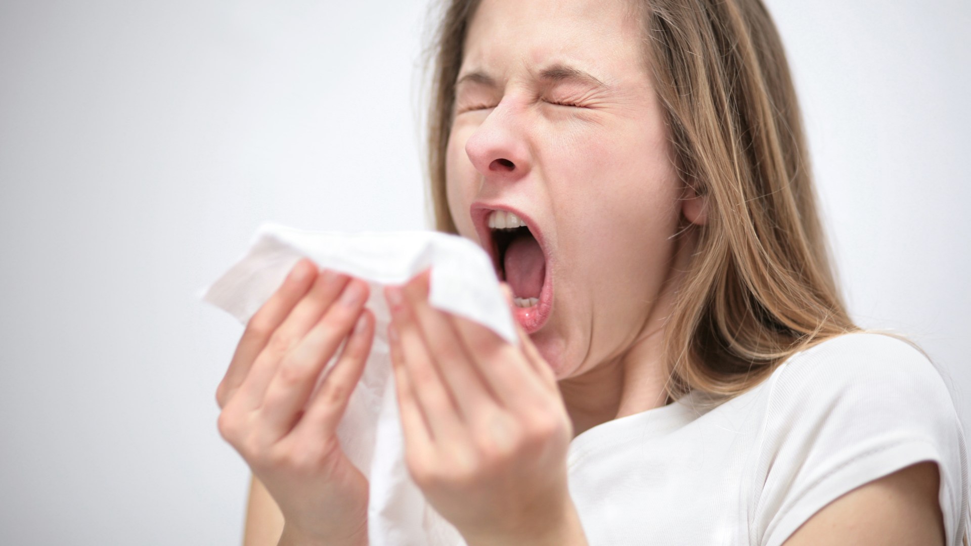 Desde intestinos expulsados ​​hasta tráqueas desgarradas: todas las horribles formas en que los estornudos pueden dañar su cuerpo